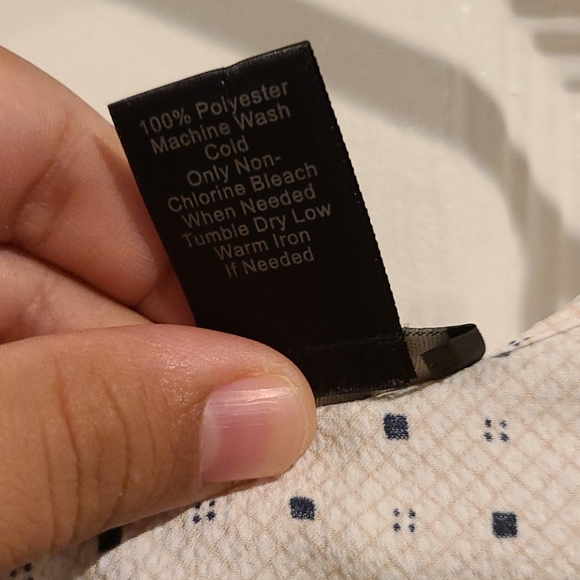 Ann Taylor Cream Blouse Size L Square Pattern - Picture 5 of 5